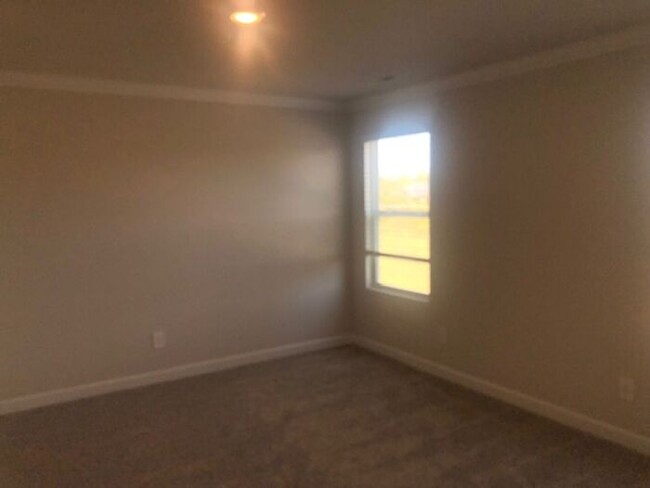 Building Photo - Beautiful Townhome with 1 Car Garage in Br...