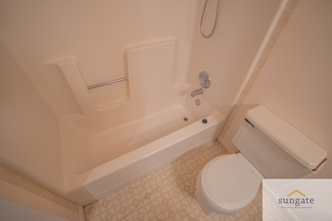 Building Photo - 21 Robin Ridge Ct