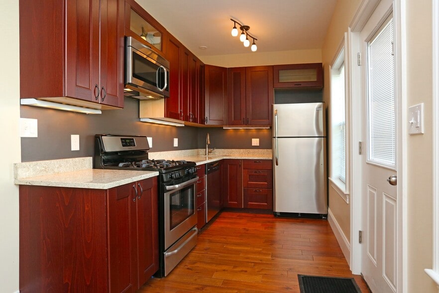 Primary Photo - 19 Caldwell St