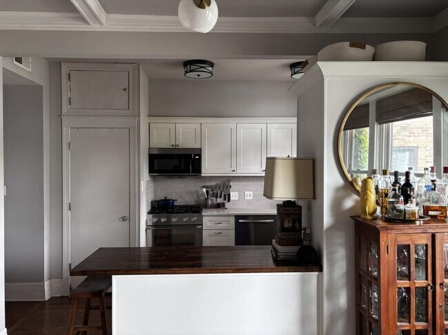 Building Photo - 2 bedroom in Chicago IL 60613