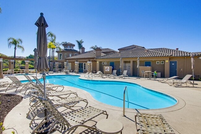 Building Photo - Single Level Condo - 2 Bedroom + Den With Views in Sabre Springs