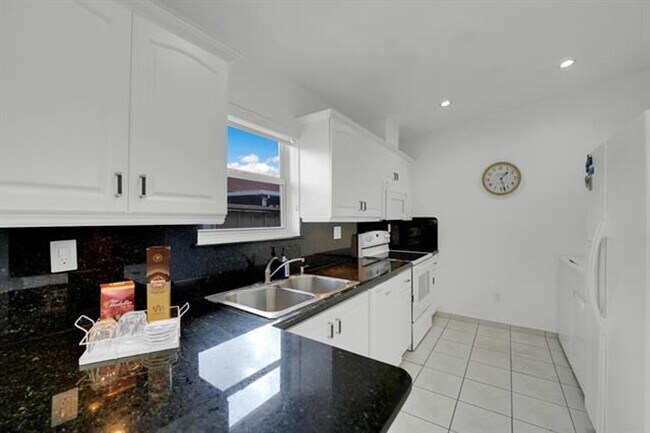 Building Photo - 17255 NW 72nd Ct