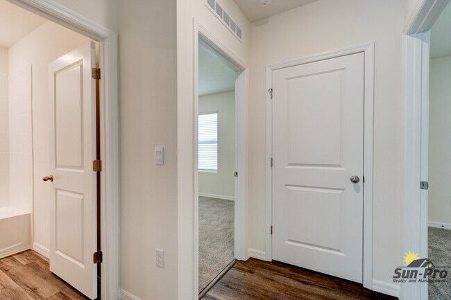 Building Photo - 982 Commons Way