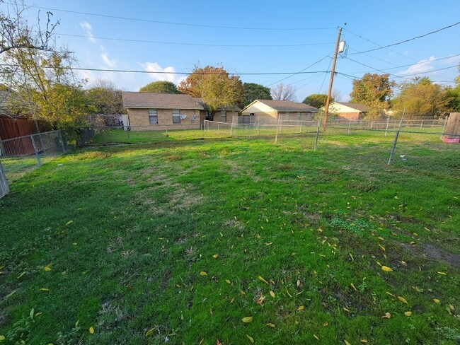 Building Photo - College Station, 2-bedroom, 1-bath - fenced in yard - Duplex for lease.