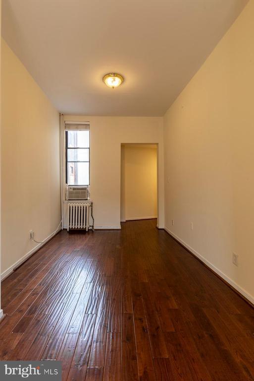 Building Photo - 626 S 19th St