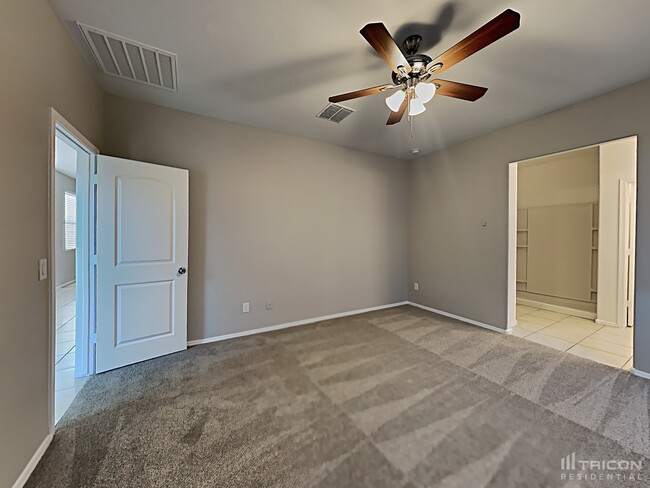Building Photo - 30960 W Amelia Ave