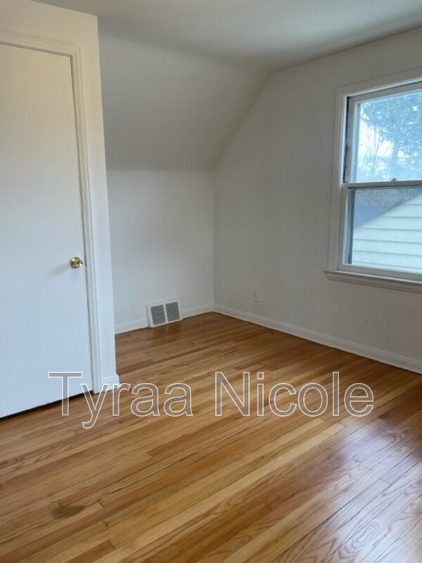 Building Photo - 19365 Kingsville St