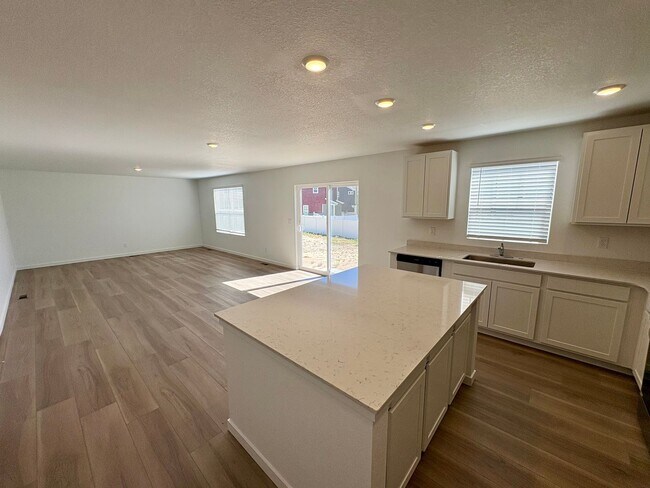 Building Photo - 4 Bed with Office, Brand New Home