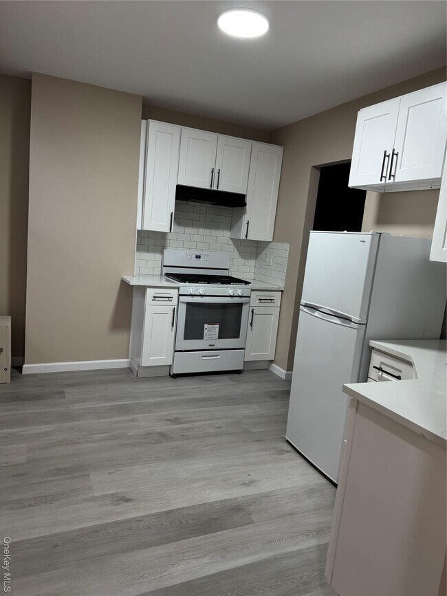 Building Photo - 106-17 Metropolitan Ave