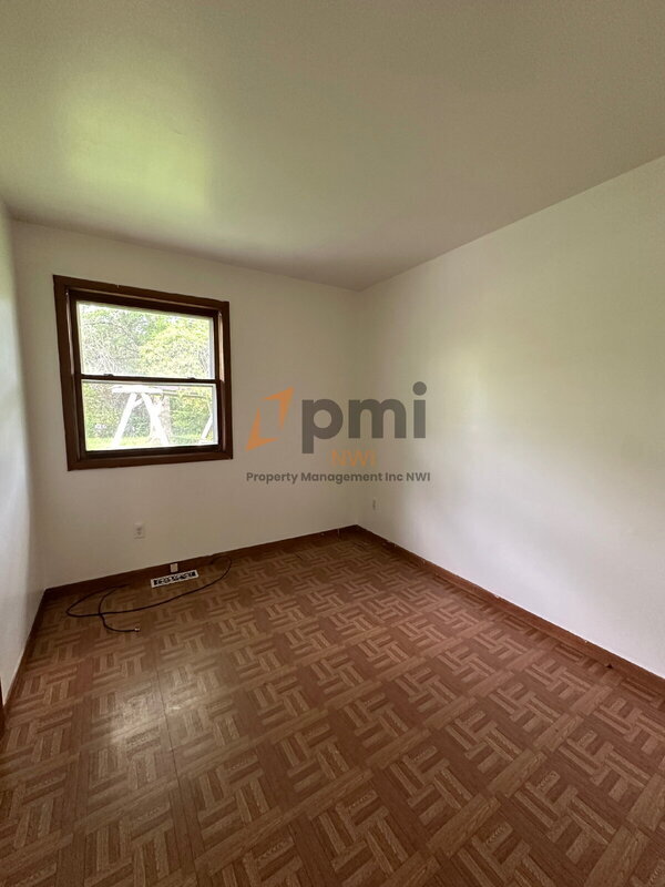 Building Photo - 732 N State Rd 149