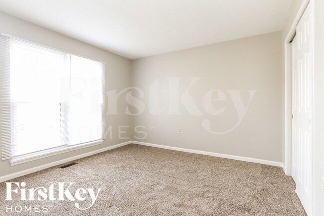 Building Photo - 2204 Valley Creek W Ln