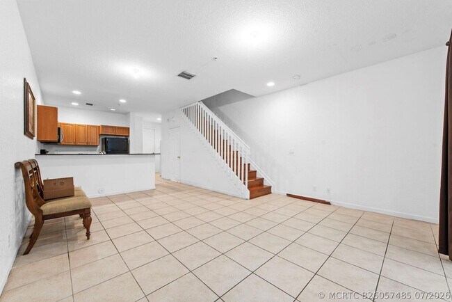 Building Photo - 1425 NW 36th Way