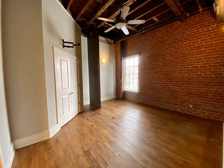 Master bedroom - 1200 Commerce St