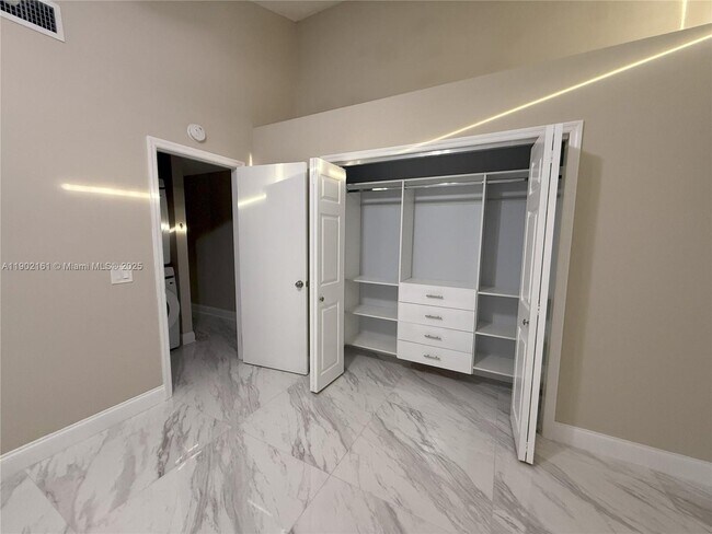 Building Photo - 5416 Eagle Lake Dr