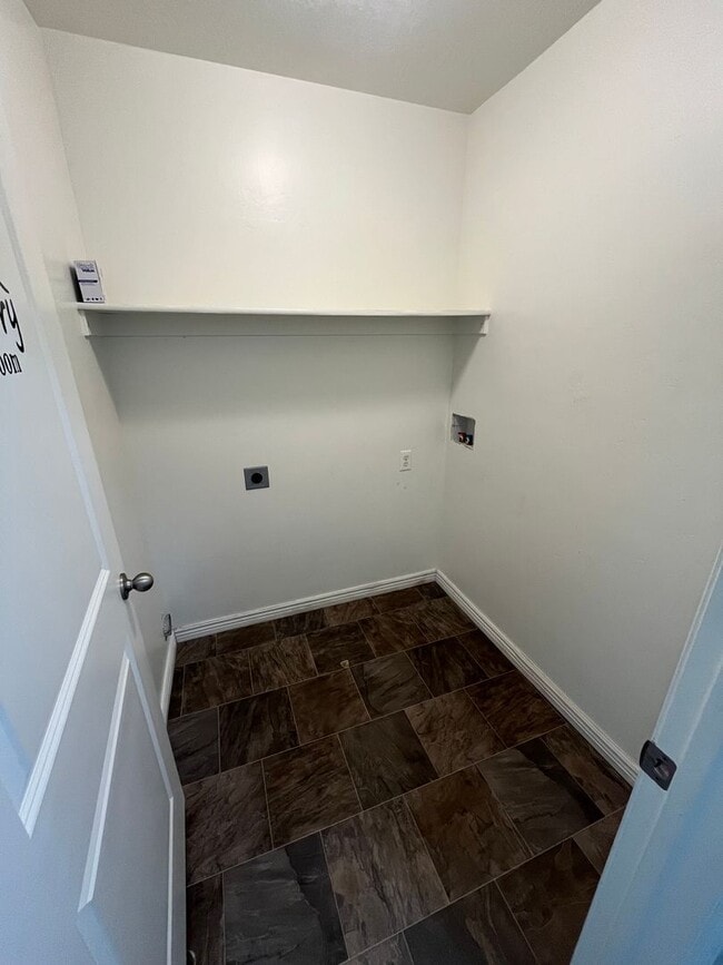 Building Photo - 1 Female Room in a Cute Orem Townhome