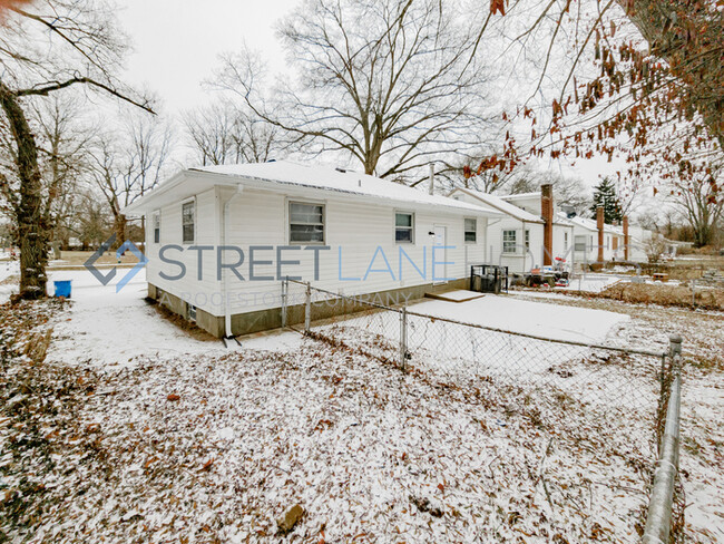 Building Photo - Charming 3 bedroom home in Ferguson!