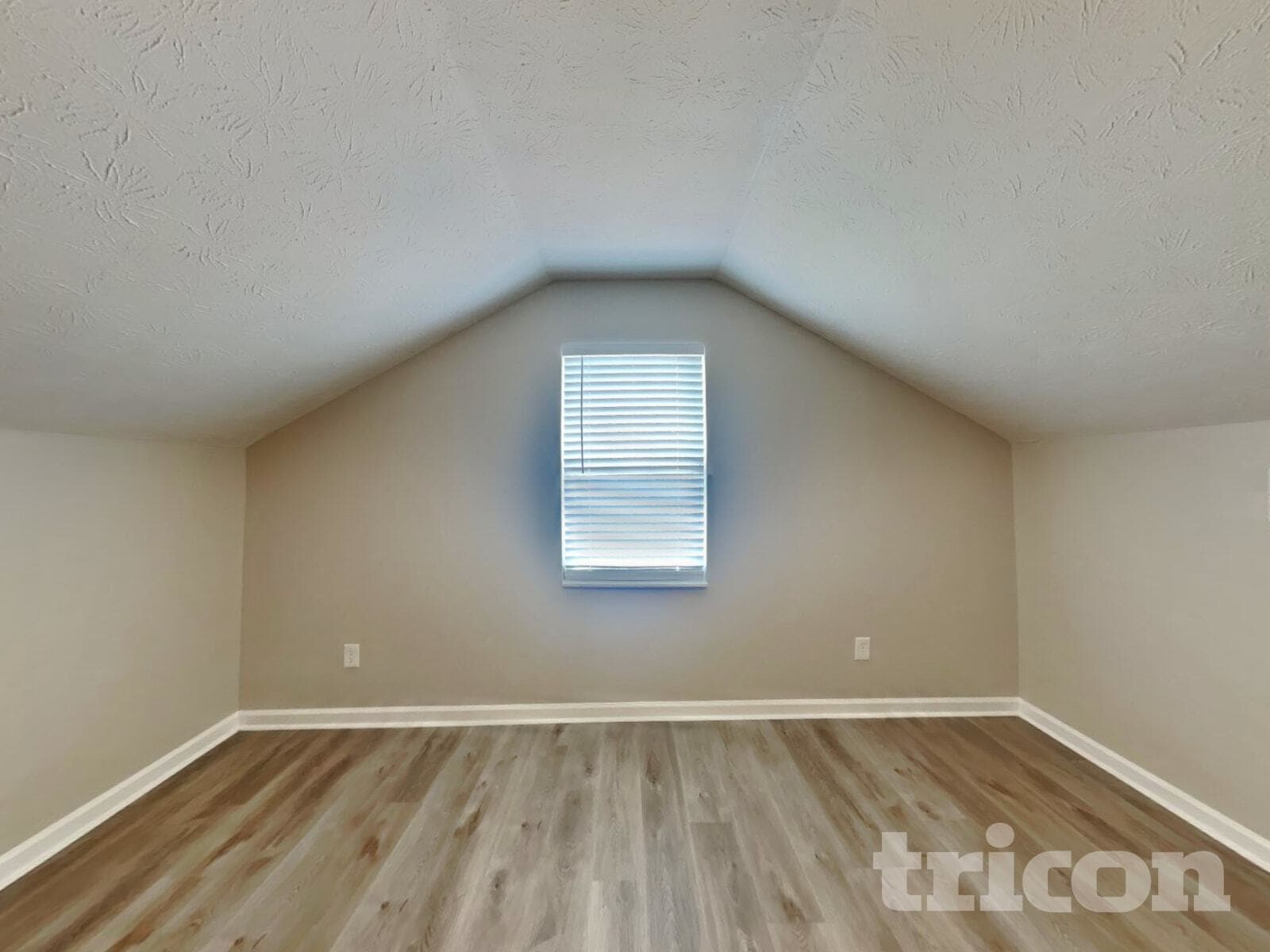 Building Photo - 904 Grand Oak Dr