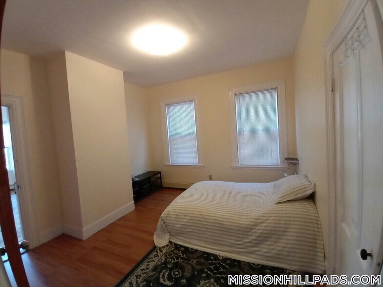 Building Photo - 103 Calumet St