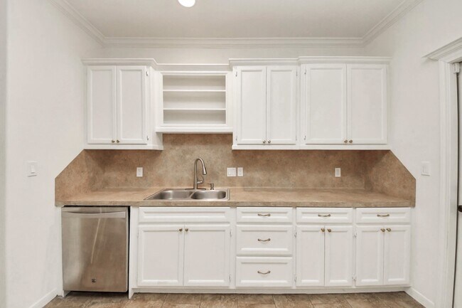 Building Photo - 228 Greenleaf St