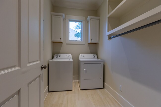 Building Photo - 4 Bedrooms, 3 bathrooms located in Fairhope!
