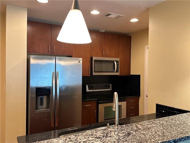 Building Photo - 250 Pharr Rd NE