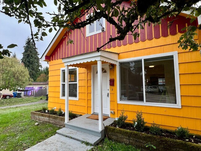 Building Photo - Water Included! Fully Remodeled 1 BD + Loft