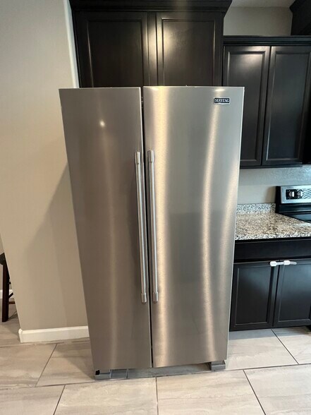 Building Photo - 1255 N Arizona Ave