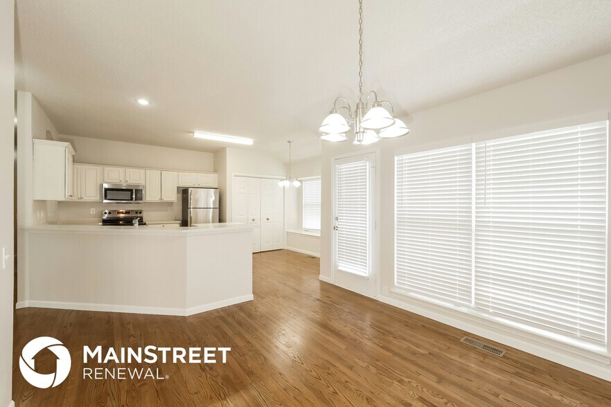 Building Photo - 2121 SE 7th St