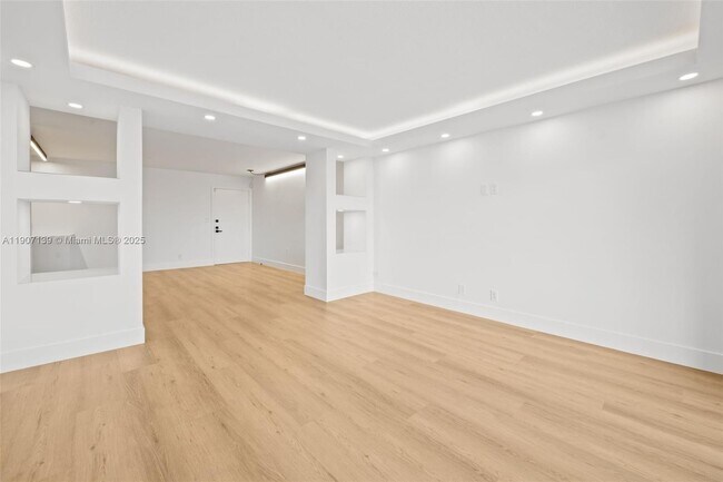 Building Photo - 8107 SW 72nd Ave