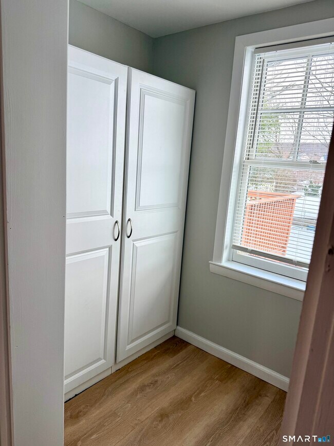 Building Photo - 40 Bassett St