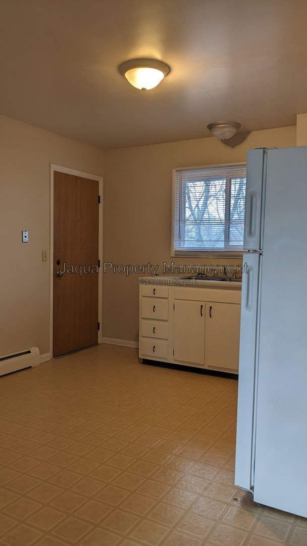 Building Photo - 2135 Cambridge Dr
