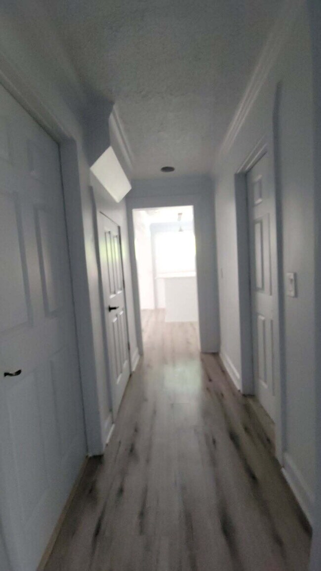 Building Photo - Charming 2-bedroom, 1-bath single-family home conveniently located in Nashville.