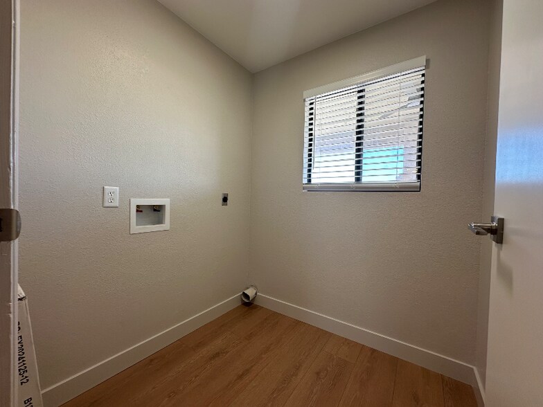 Building Photo - 3330 Tolteca Dr