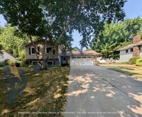 Building Photo - 10207 Pilgrim Ln N