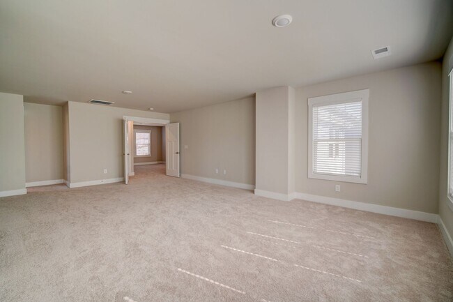 Building Photo - Gorgeous 4 BR, 3BA, Home with Loft, and 2 ...