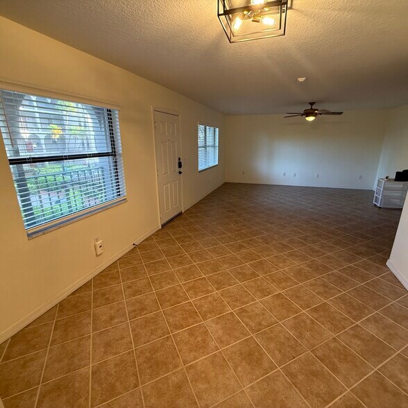 Building Photo - 6150 Gulfport Blvd S
