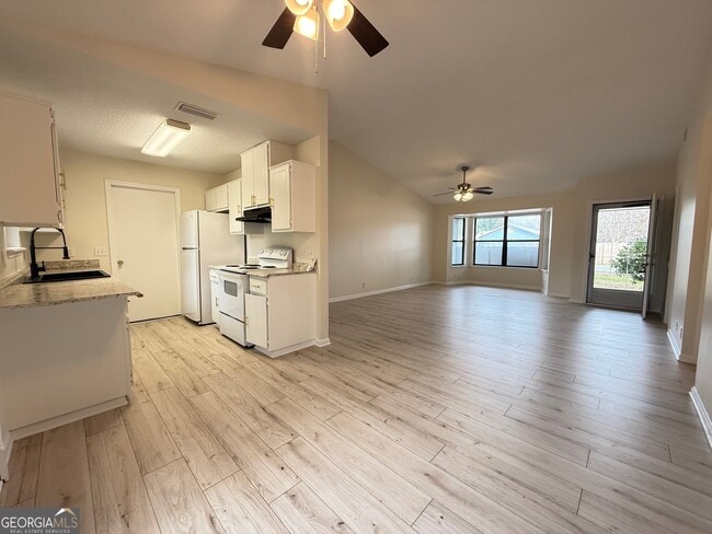 Building Photo - 204 Westgate Cir