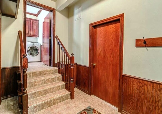 Building Photo - Executive Living in Norman complete with N...