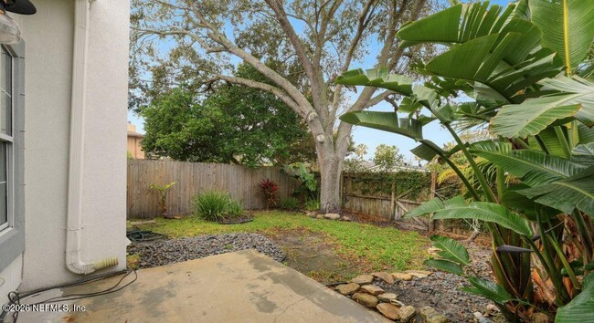 Building Photo - 629 10th Ave S