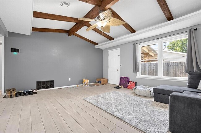Building Photo - 801 N Markwell Ave