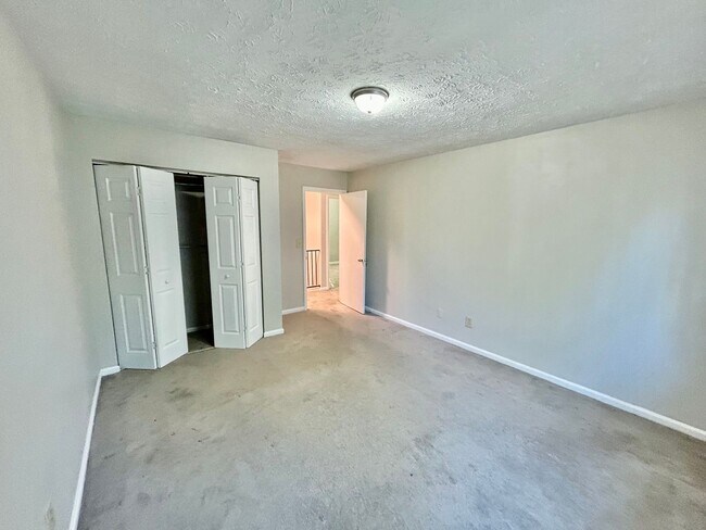 Building Photo - FOH416-418