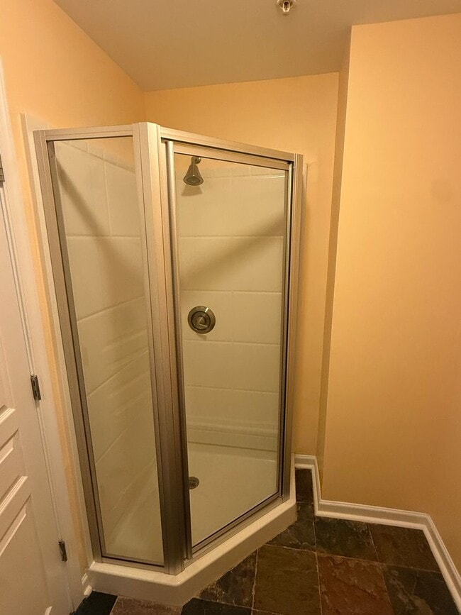 Building Photo - ACT FAST! 4 Bedroom Townhome in Desirable Gateway Overlook Community!