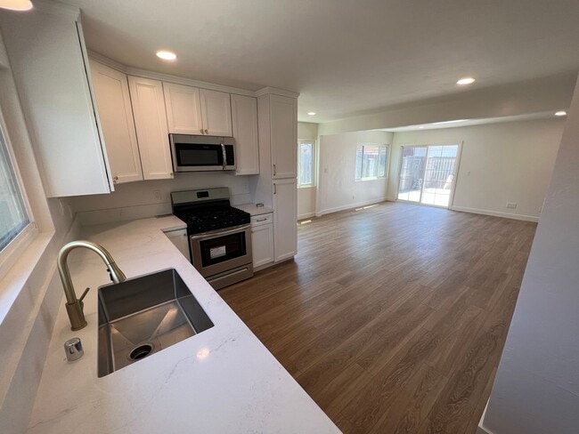 Building Photo - **Expertly Updated 2BDRM/1BTH** SCHEDULE A...