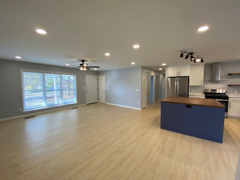 Building Photo - 1218 N Lewis Ave