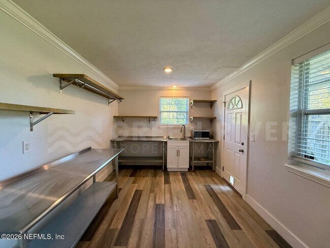 Building Photo - 2 Fairway Rd