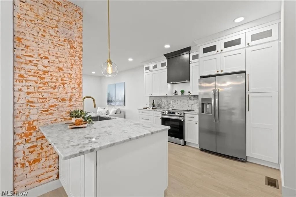 Building Photo - 1422 W 77th St