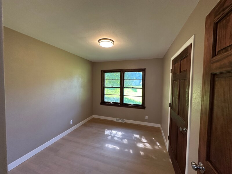 Building Photo - 21795 Longview Dr