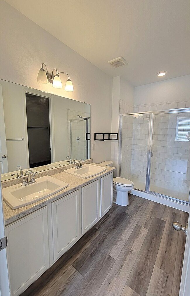 Building Photo - ALL PROSPECTIVE TENANTS MUST SUBMIT A $58 ...