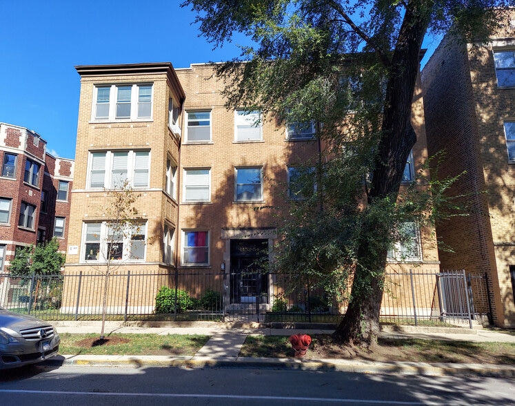 Building Photo - 1454 W Winnemac Ave