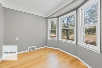 Building Photo - Stunning Renovated 3-Bedroom Bungalow